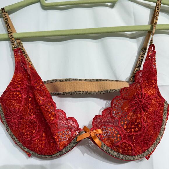 Victoria's Secret Red Lace Very Sexy Bra Sz 34C - Picture 2 of 10